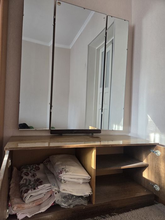 Продам Советское трюмо с зеркалами
