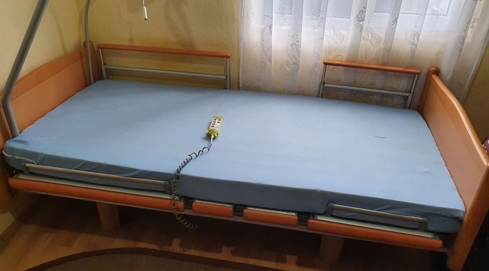 Pat medical electric, reglaj din telecomandă