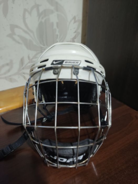 Хоккейный шлем Bauer 
Размер L, от 52 до 61