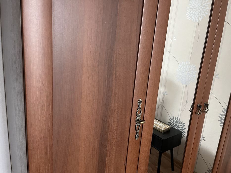 Шкаф платянной четырехстворчатый