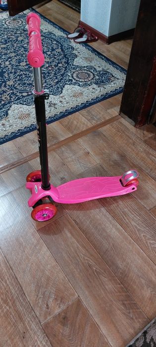 Самокат детский, в отличном состоянии