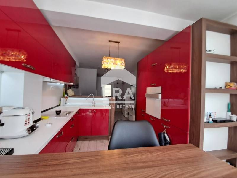 Продава се Четиристаен апартамент в Варна, Окръжна болница - 135 кв.м за 1741 €/кв.м - Снимка #3