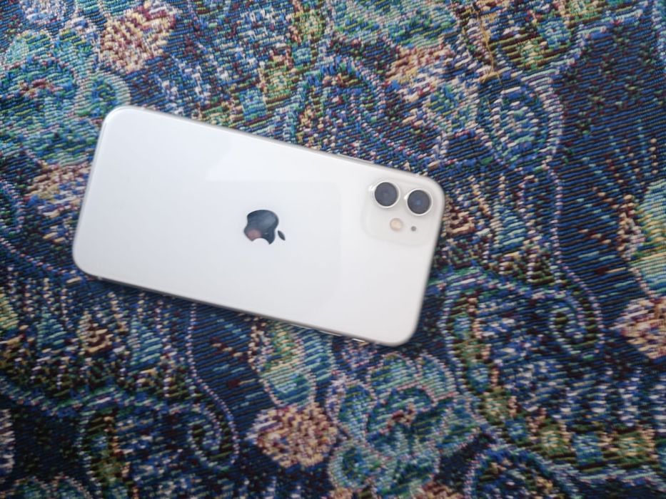 iPhone 11 в хорошем состояние