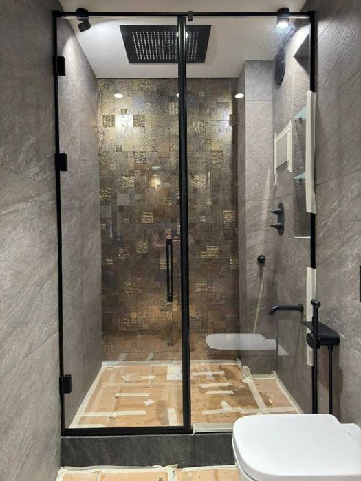 Стеклянная перегородка из закаленного стекла. Душевая кабина. Каленный