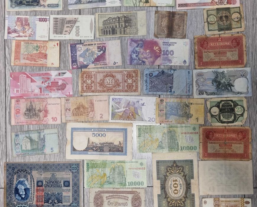 Lot 60 bancnote din diferite tari