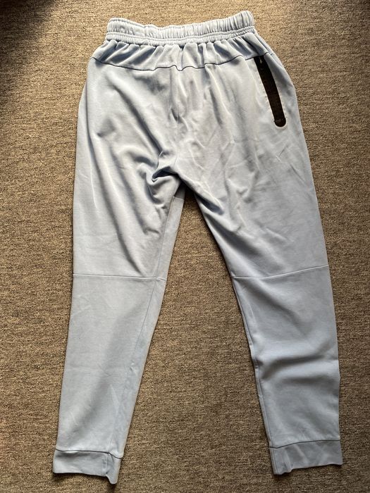 pantaloni nike tech