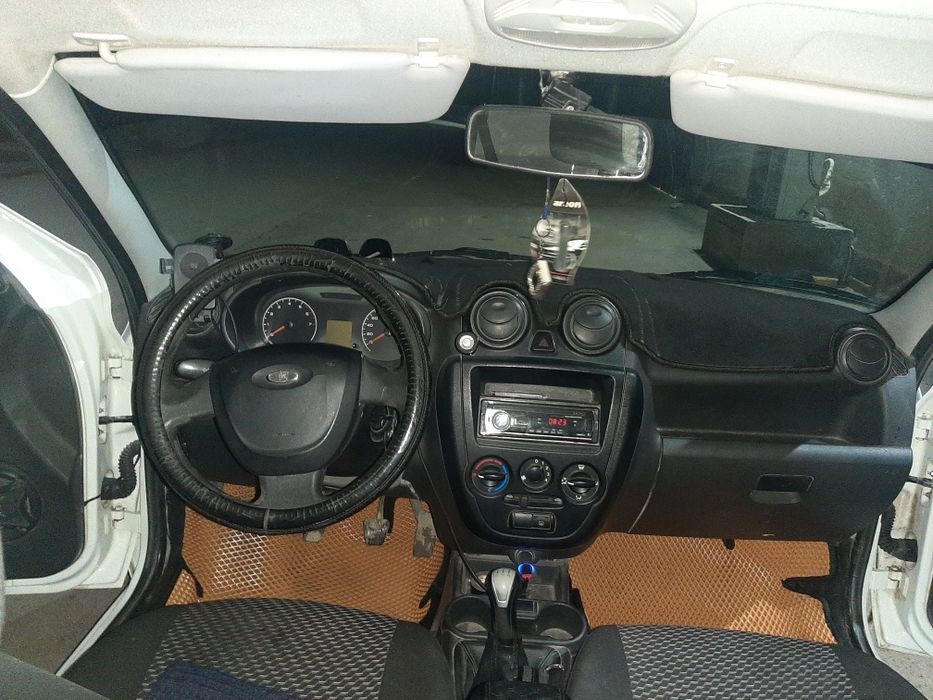 Машина LADA Granta