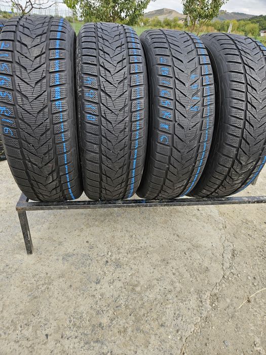 Vând anvelope iarna 215/65/16 215/65r16