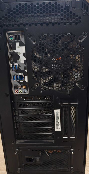 Продавам геѝмърски компютър