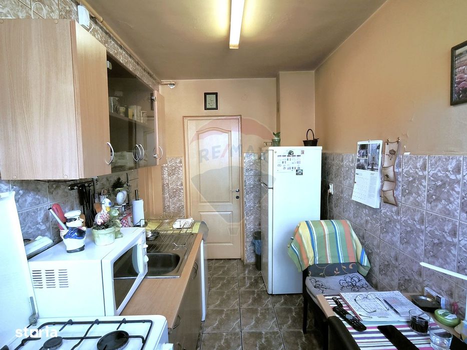 Apartament cu 3 camere decomandate, etaj 2 - cartier Gura Campului