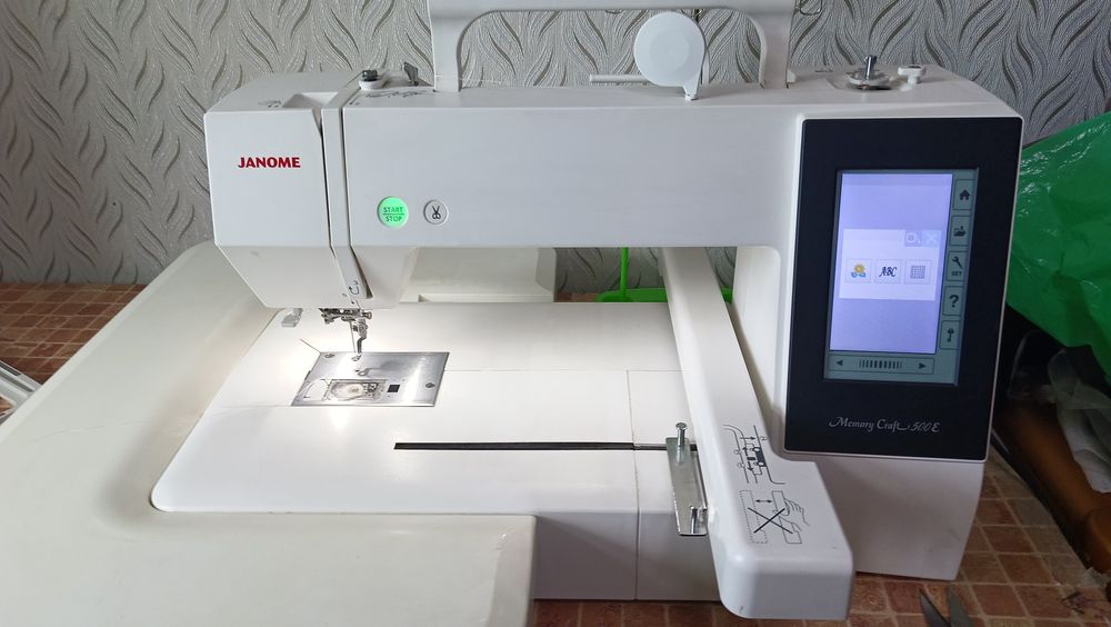 Машина вышивальная Memory Craft 500E.
