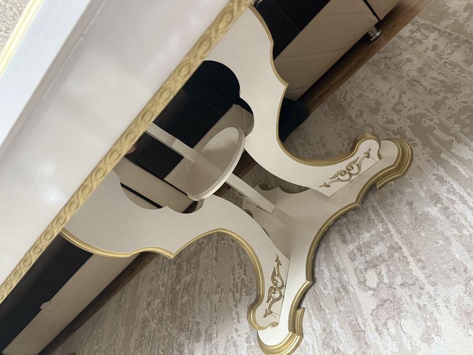 Продаю стол для гостины