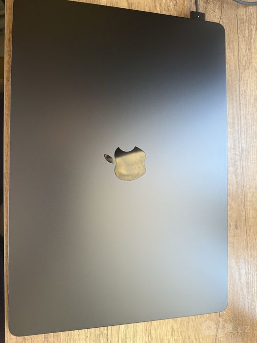 Macbook m4 air 15 inch midnight almos new ideal