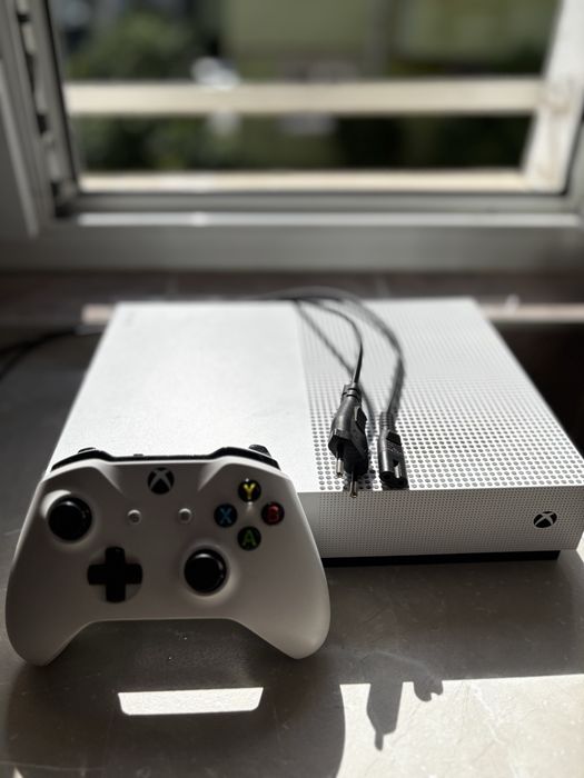 Xbox one S in stare excelenta , pret 435 lei !