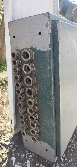 Електрическо табло с щуцери