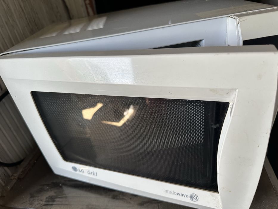 Microunde pentru reparat sau piese