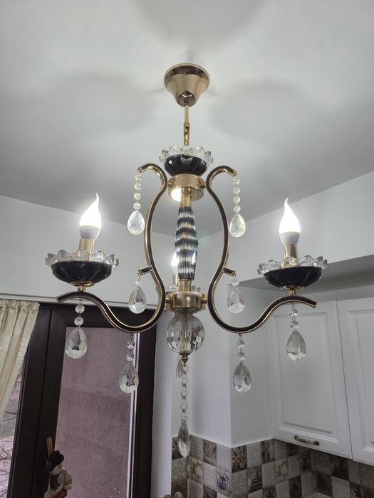 Set 2 lustre stil cadelabru si 1 lampa din acelasi set