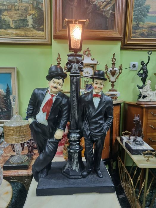 Страхотна антикварна фигура статуетка- Лоръл и Харди