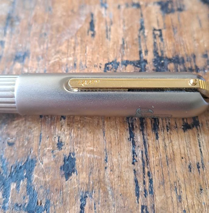 химикалка Lamy Persona twist титаниева с позлатени части, модел 220