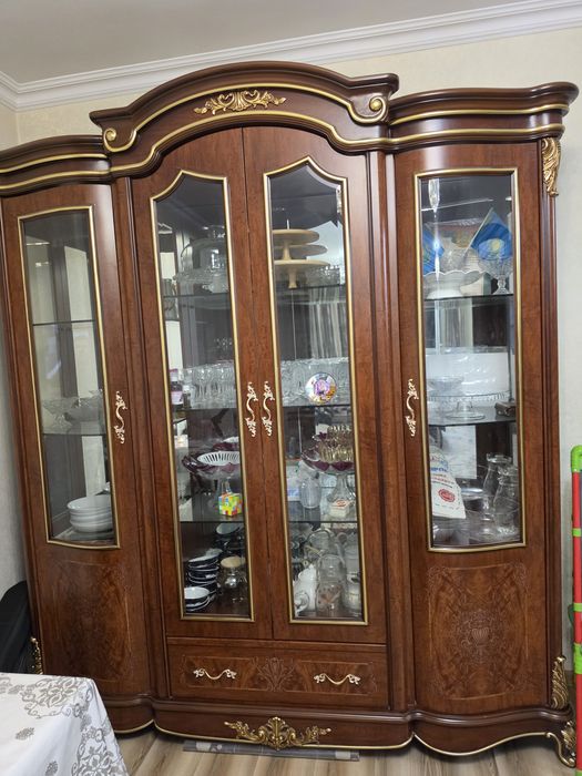 Продам Сервант Шкаф для гостиной и кухни
