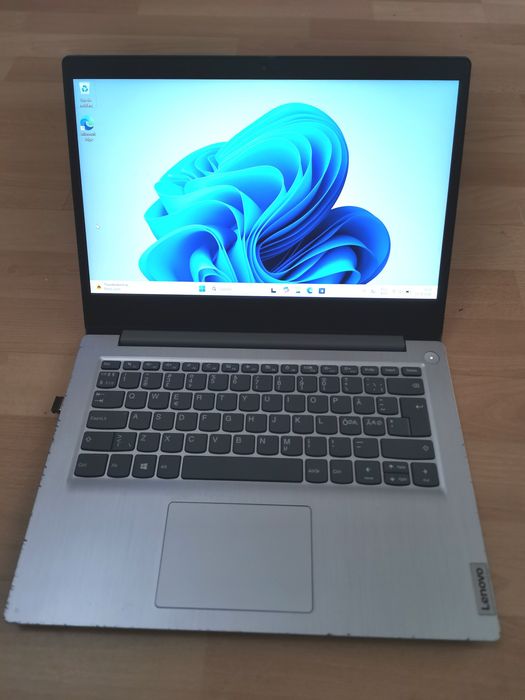 Laptop Lenovo IdeaPad 3 de 14 inch.
