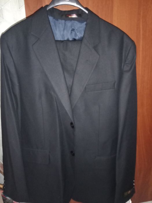 Продам школьный костюм р 44