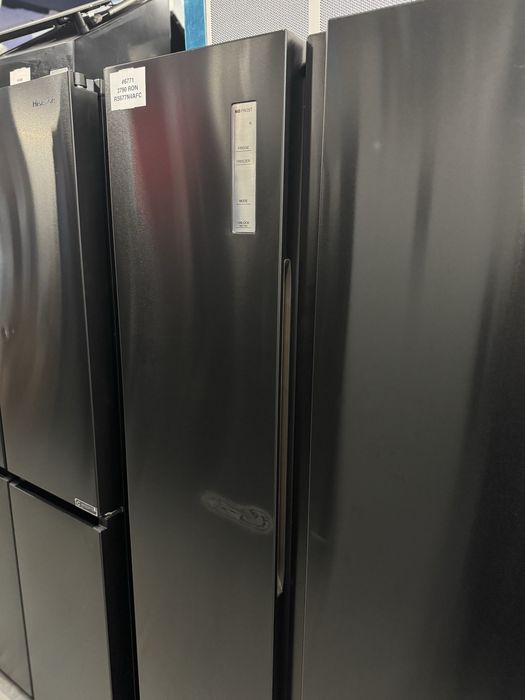 Frigider side-by-side Hisense RS677N4AFC