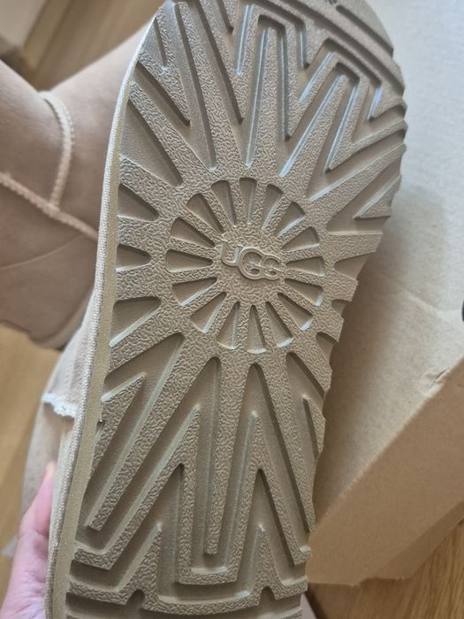 Ugg боти, чисто нови, 40