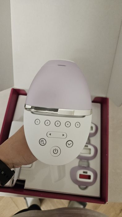 Epilator Philips Lumea BRI947