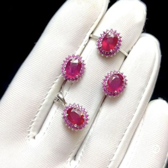 Комплект с натуральными Рубинами