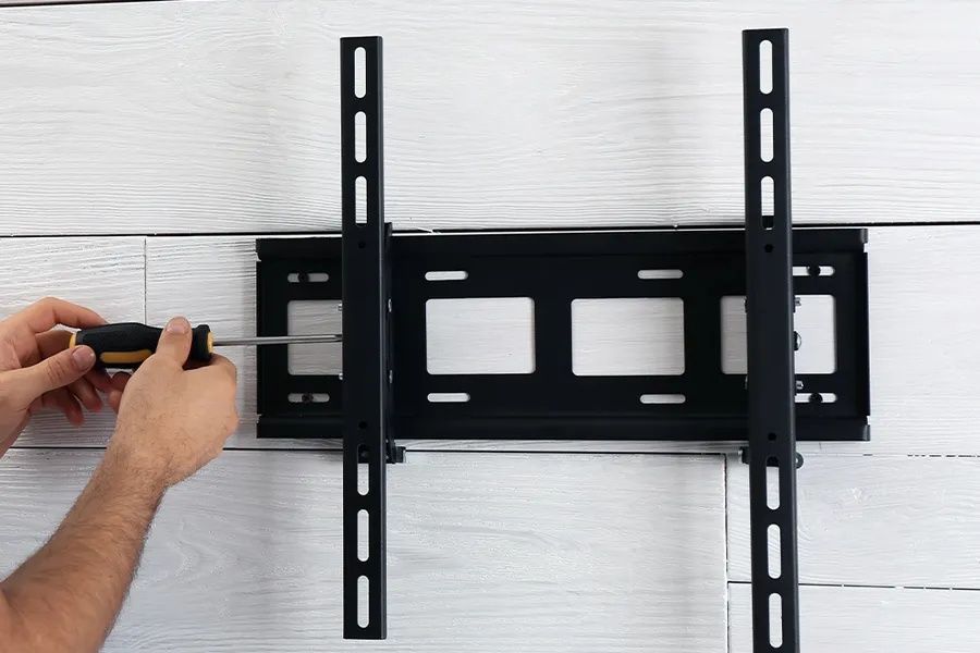 Установка кронштейна под телевизор,