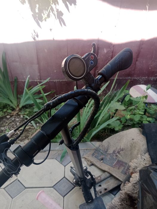 Электро самакат продам все рабочи толка менят надо ручник тормоза .