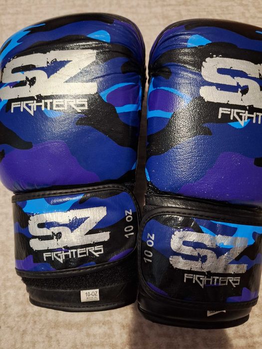 Ръкавици и наколенки за кикбобс