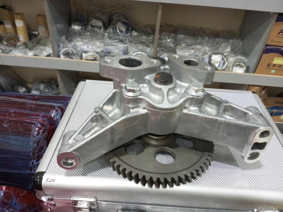 Хундай R1400 маслений насос