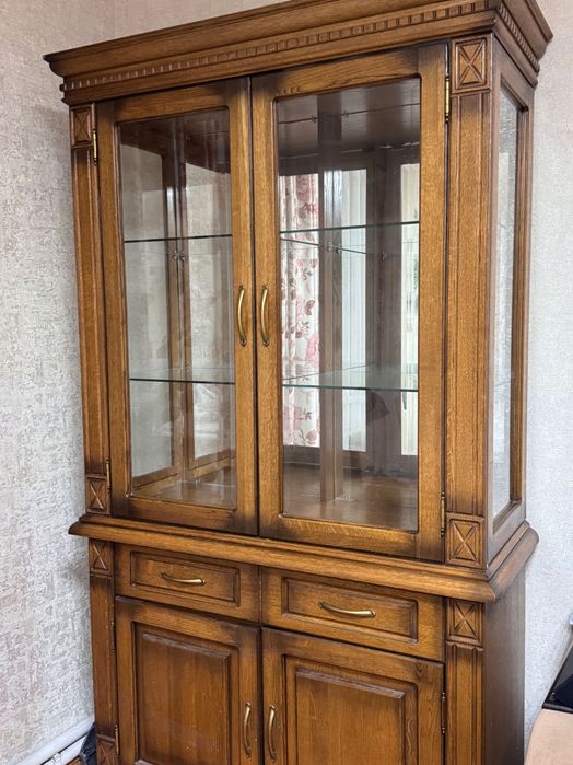 Раритетный шкаф из дуба