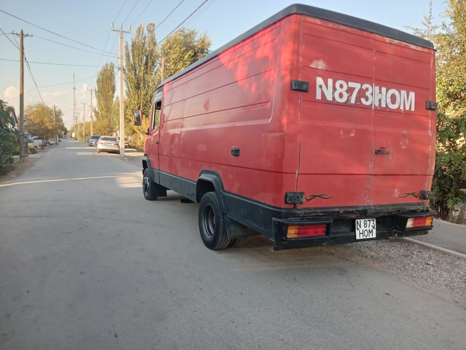 Продам мерс 711д