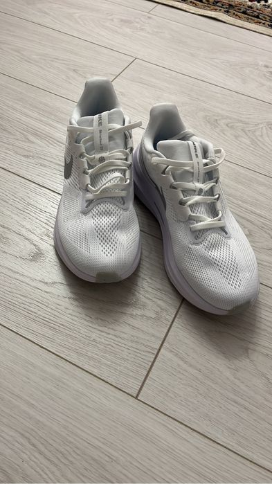 Кроссовки Nike