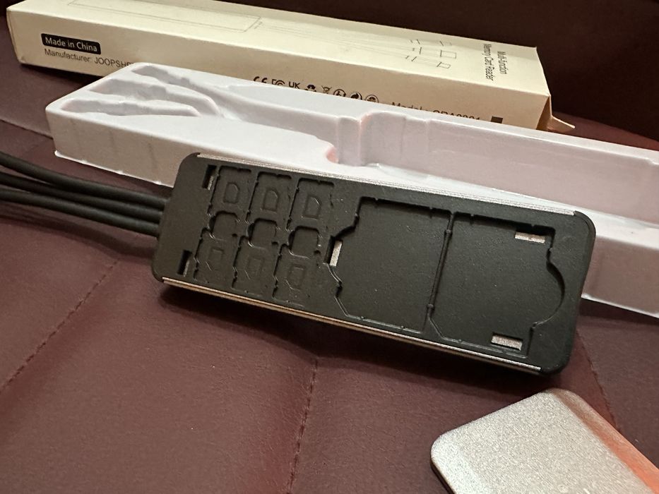 НОВ 8 в 1 мултифункционален четец на карти и трансфер на данни