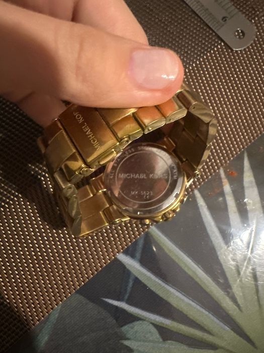 Продам часы срочно оригинал