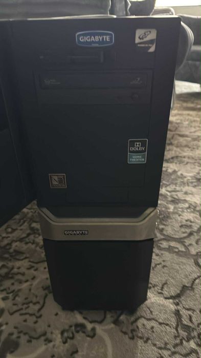 Кутия   Gigabyte