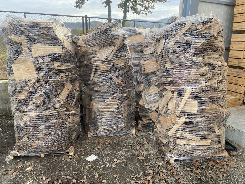 Paleti lemn de foc deseuri taiate si paletate