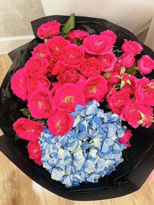 гортензия+кустовые розы,срочно сатылады!