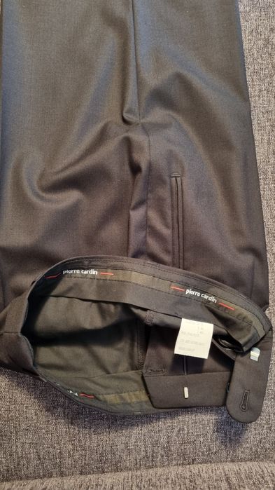 Costum barbatesc Pierre Cardin marimea 48, negru, 100% lana, nou