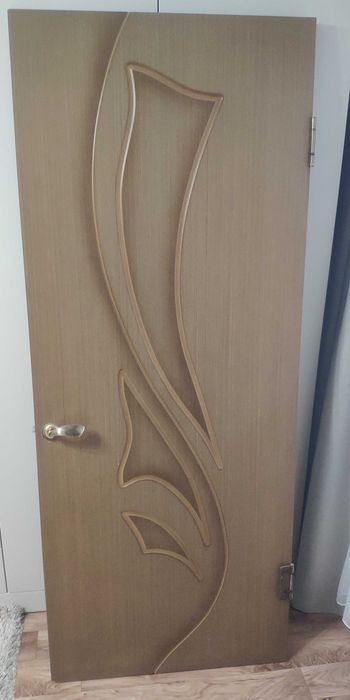 Деревянная дверь