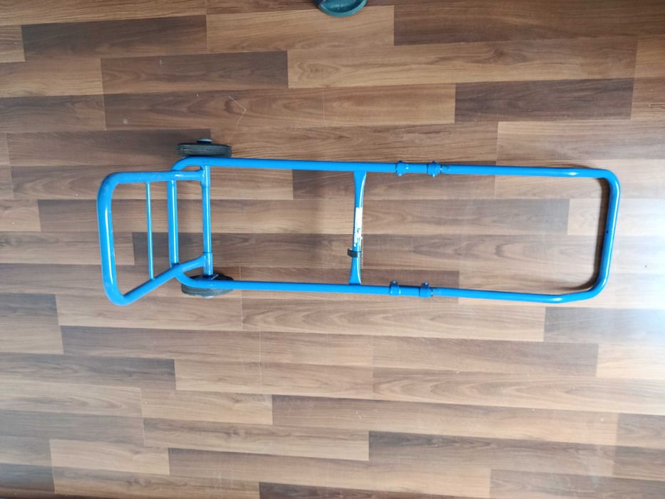 Troller pliabil din oțel, pentru cărat bagaje, stare foarte bună