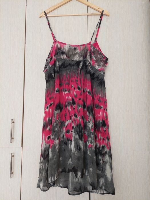 Rochie midi vaporoasa roz negru cu bretele ajustabile