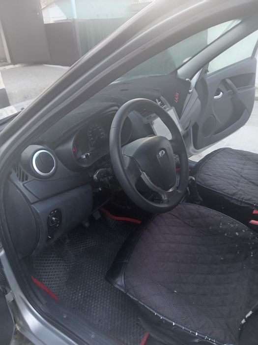 Машина Лада калина