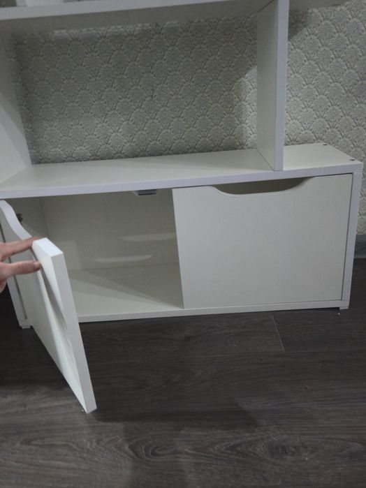 Продам стеллаж белый