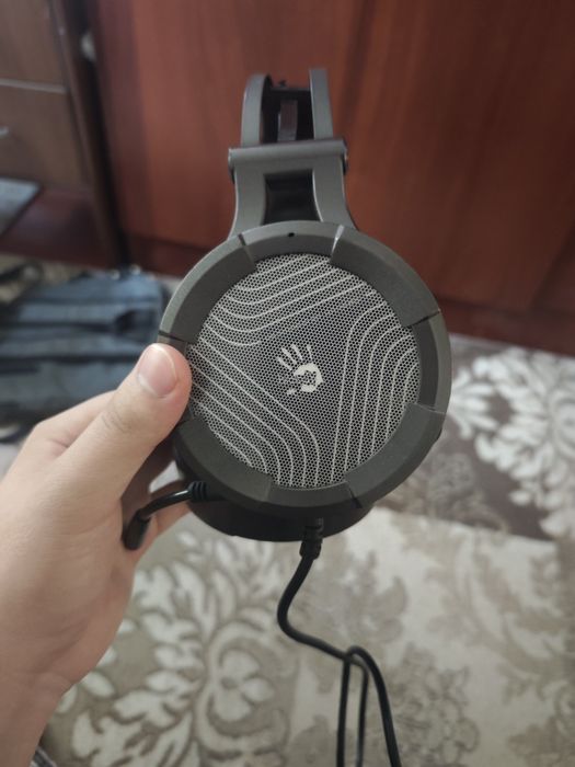 Продам наушники bloody