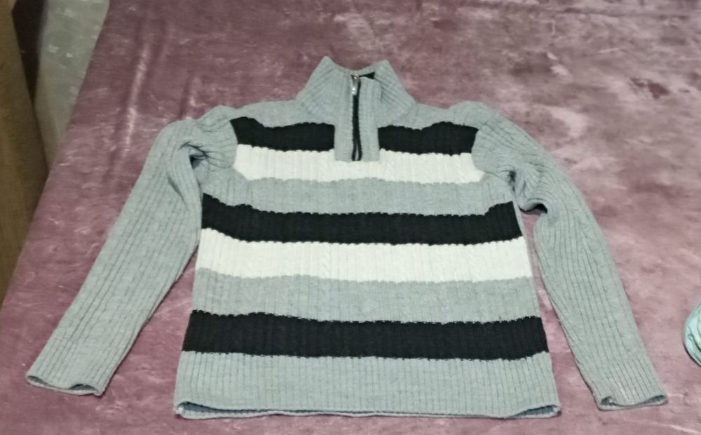 Продам тёплый свитер.